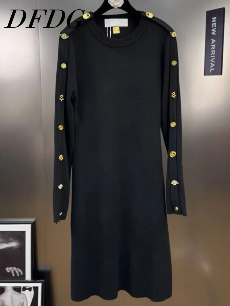 DFDG 2025 осень-зима, шерстяное вязаное платье миди с длинными рукавами, металлические пуговицы, затягивающее талию, минималистичное повседневное черное дизайнерское платье
DFDG 2025 осень-зима, шерстяное вязаное платье миди с длинными рукавами, металлические пуговицы, затягивающее талию, минималистичное повседневное черное дизайнерское платье