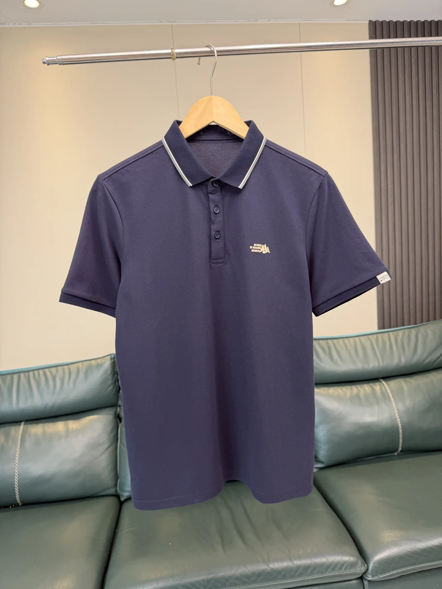 Skin-friendly Comfortable Men's Summer Casual Short-sleeved Shirt Fashionable Urban Style Standard Fit Breathable Youthwear
Skin-friendly Comfortable Men's Summer Casual Short-sleeved Shirt Fashionable Urban Style Standard Fit Breathable Youthwear