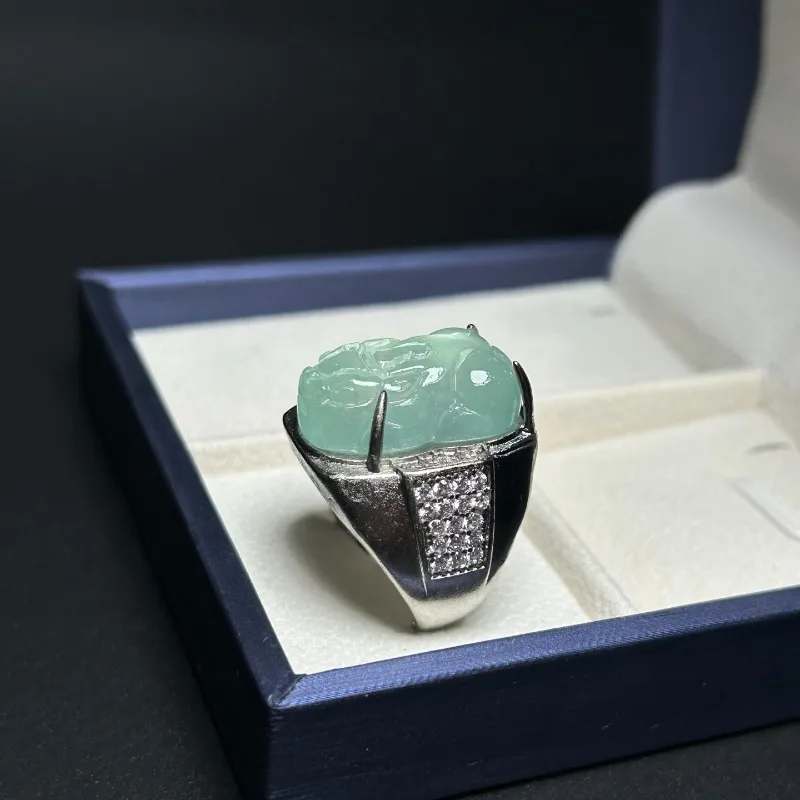 Нефрит из натурального высокого ледяного кварцита - кольцо Pixiu с инкрустацией
Нефрит из натурального высокого ледяного кварцита - кольцо Pixiu с инкрустацией