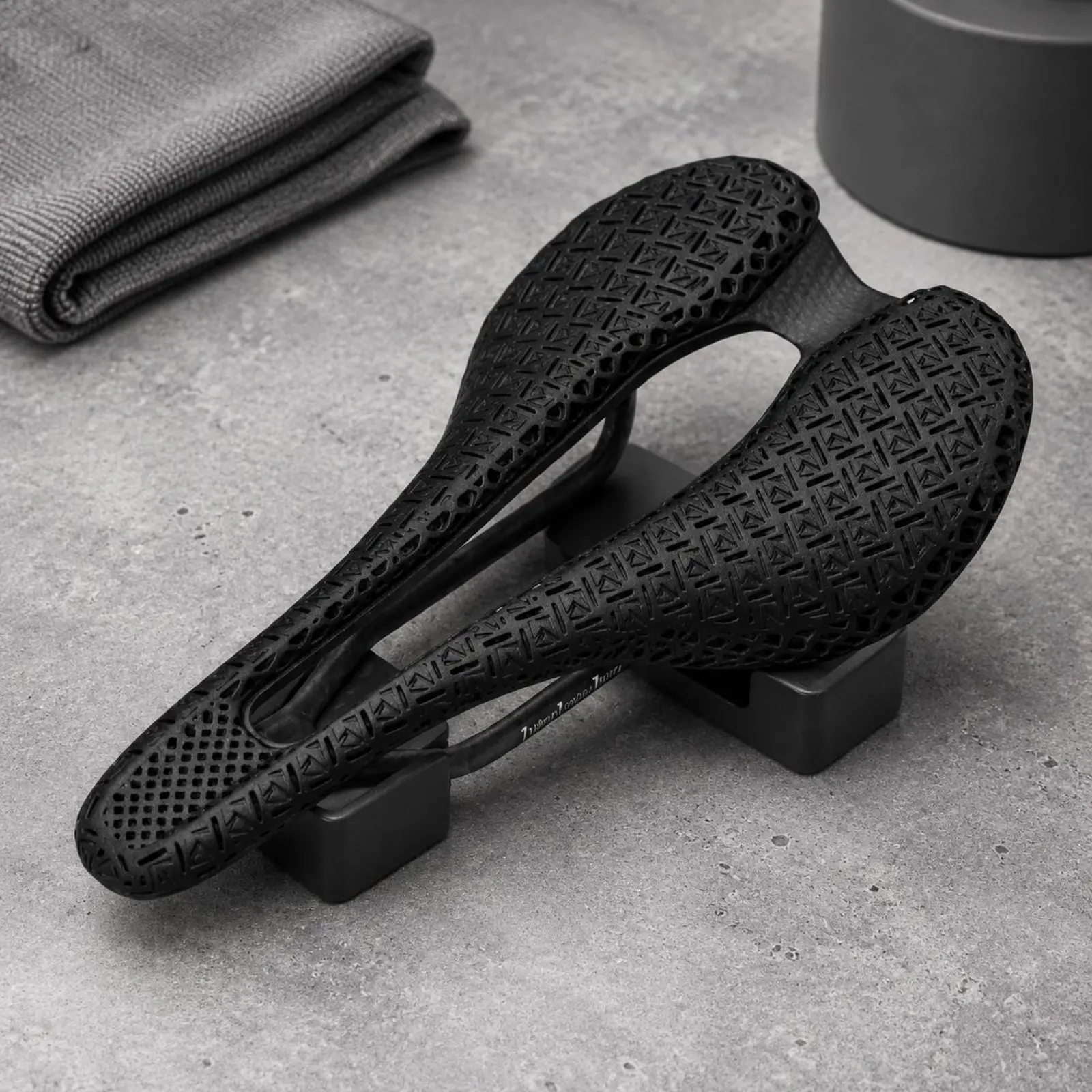 3D Printed Bike Saddle Ultralight Carbon Rail Bike Saddle Two-Wheeler Gear Heat Dissipation Sports Equipment Breathable
3D Printed Bike Saddle Ultralight Carbon Rail Bike Saddle Two-Wheeler Gear Heat Dissipation Sports Equipment Breathable