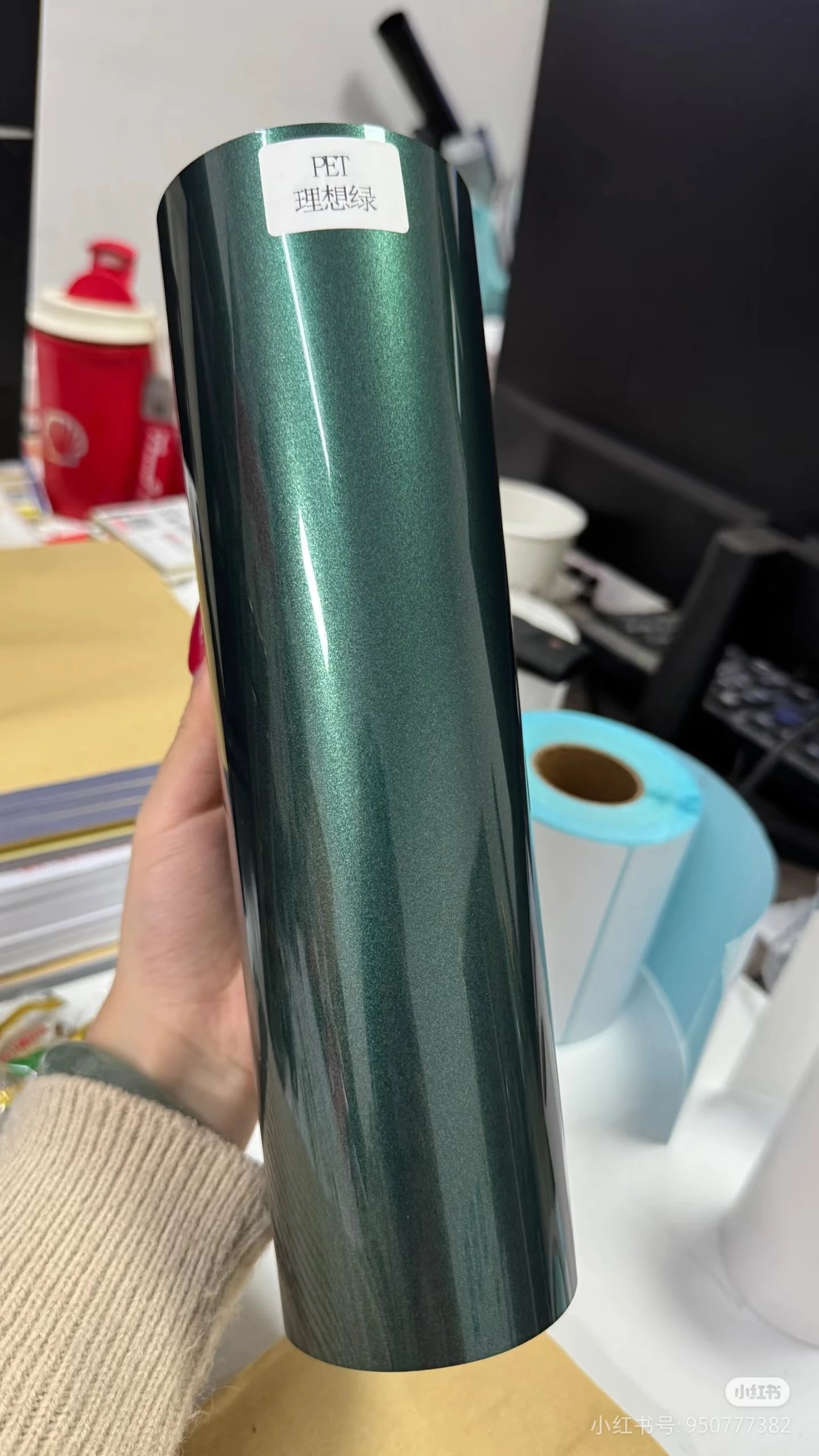 Самоклеящаяся виниловая пленка для изменения цвета автомобиля 
Самоклеящаяся виниловая пленка для изменения цвета автомобиля