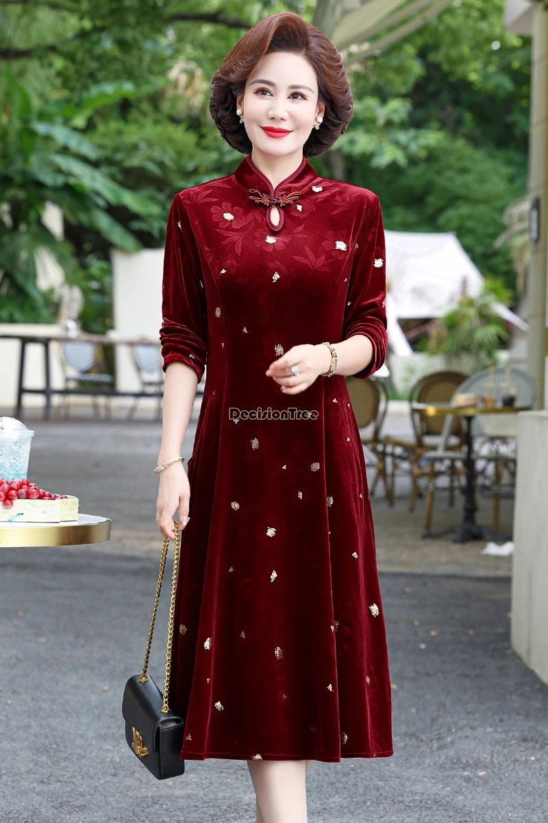 2025 autumn chinese retro national style velvet qipao dress women fashion elegant stand collar half sleeve loose cheongsam dress
2025 autumn chinese retro national style velvet qipao dress women fashion elegant stand collar half sleeve loose cheongsam dress