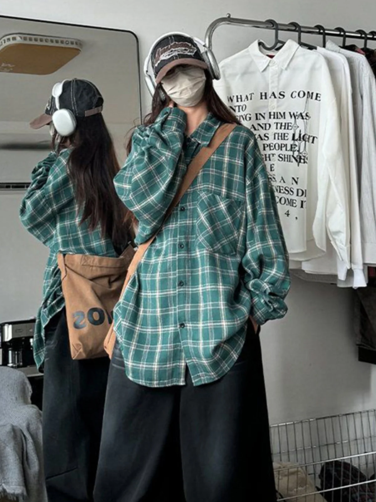 Новая мужская рубашка в клетку 2024 года, в американском ретро-стиле, свободного кроя, молодежный тренд, летняя, тонкая
Новая мужская рубашка в клетку 2024 года, в американском ретро-стиле, свободного кроя, молодежный тренд, летняя, тонкая