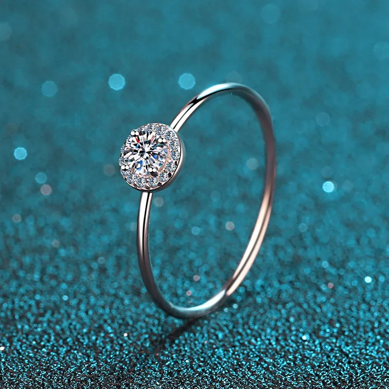 New Pure Silver Plated with PT950 Gold and 30 Minute Mosang Diamond Round Bag Ring, Trendy and Versatile
New Pure Silver Plated with PT950 Gold and 30 Minute Mosang Diamond Round Bag Ring, Trendy and Versatile