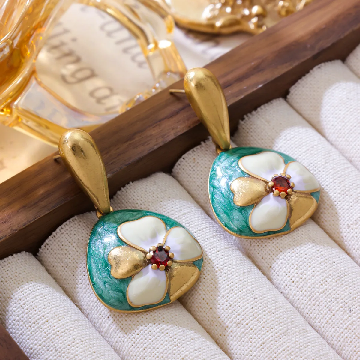 Medieval Earrings Ancient Style, Elegant Temperament, Advanced Sense, Niche Design Sense, Classical Stud Earrings
Medieval Earrings Ancient Style, Elegant Temperament, Advanced Sense, Niche Design Sense, Classical Stud Earrings