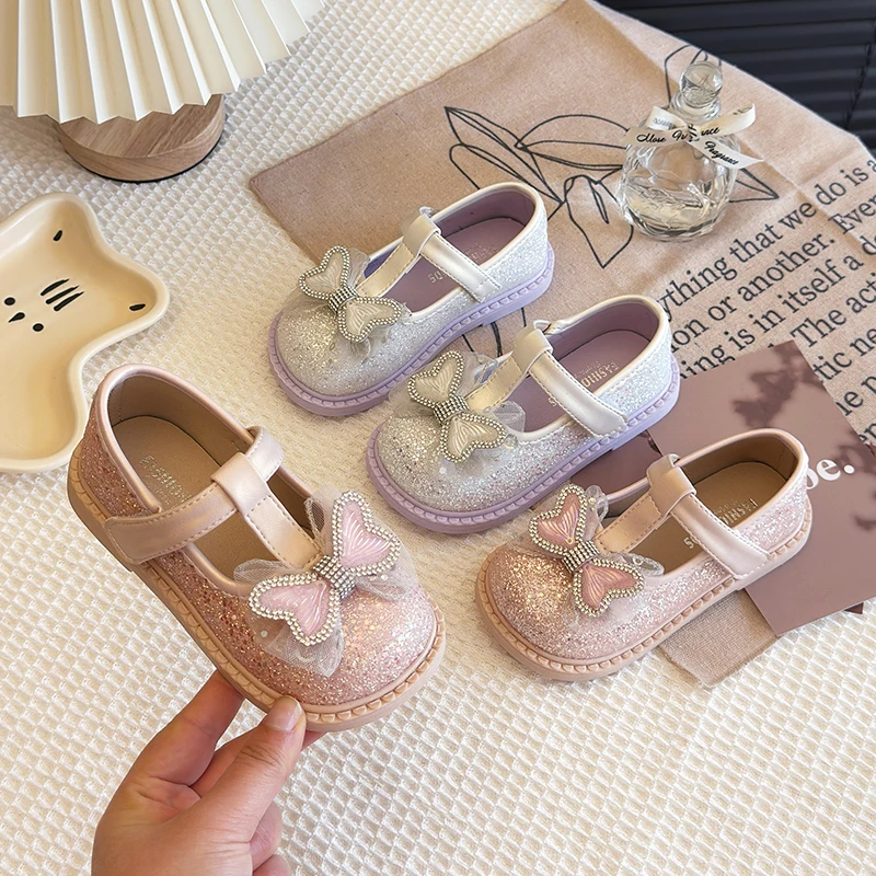 Kids Leather Shoe 2025 New Hollow-out Girls' Flat Shoes Sequins Sweet Children Fashion Princess Causal Shoes T-strap Versatile
Kids Leather Shoe 2025 New Hollow-out Girls' Flat Shoes Sequins Sweet Children Fashion Princess Causal Shoes T-strap Versatile