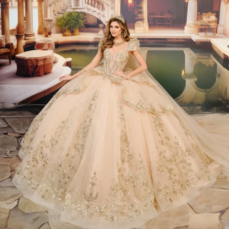 Champagne Shiny Quinceanera Dresses Off Shoulder Ball Gown Sweet 16 Dress Beads Gold Appliques Lace Tull Birthday Party Vestidos
Champagne Shiny Quinceanera Dresses Off Shoulder Ball Gown Sweet 16 Dress Beads Gold Appliques Lace Tull Birthday Party Vestidos
