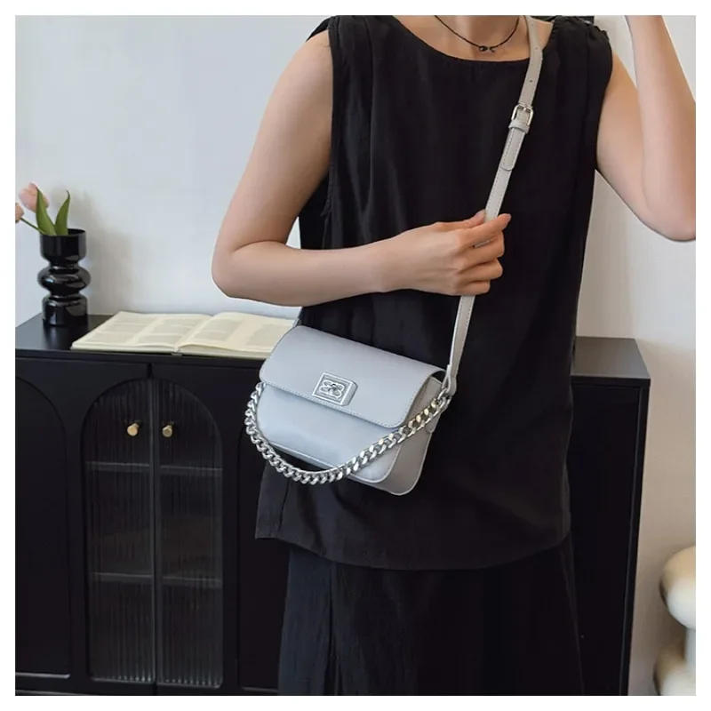Designer Paris Fashion Crossbody Bag - Elegant Leather Handbag With Gold Logo & Unique Vintage Stitching
Designer Paris Fashion Crossbody Bag - Elegant Leather Handbag With Gold Logo & Unique Vintage Stitching