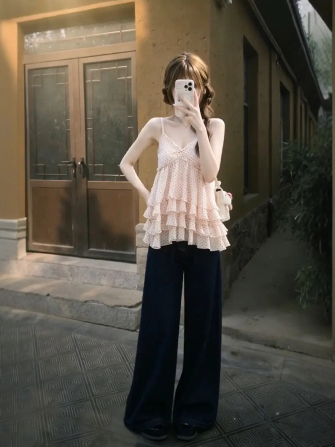Elegant V-Neck Top Wide Leg Pants Two-Piece Set Gentle Style Summer Fashion Outfit Comfortable Lightweight Cotton Blend
Elegant V-Neck Top Wide Leg Pants Two-Piece Set Gentle Style Summer Fashion Outfit Comfortable Lightweight Cotton Blend
