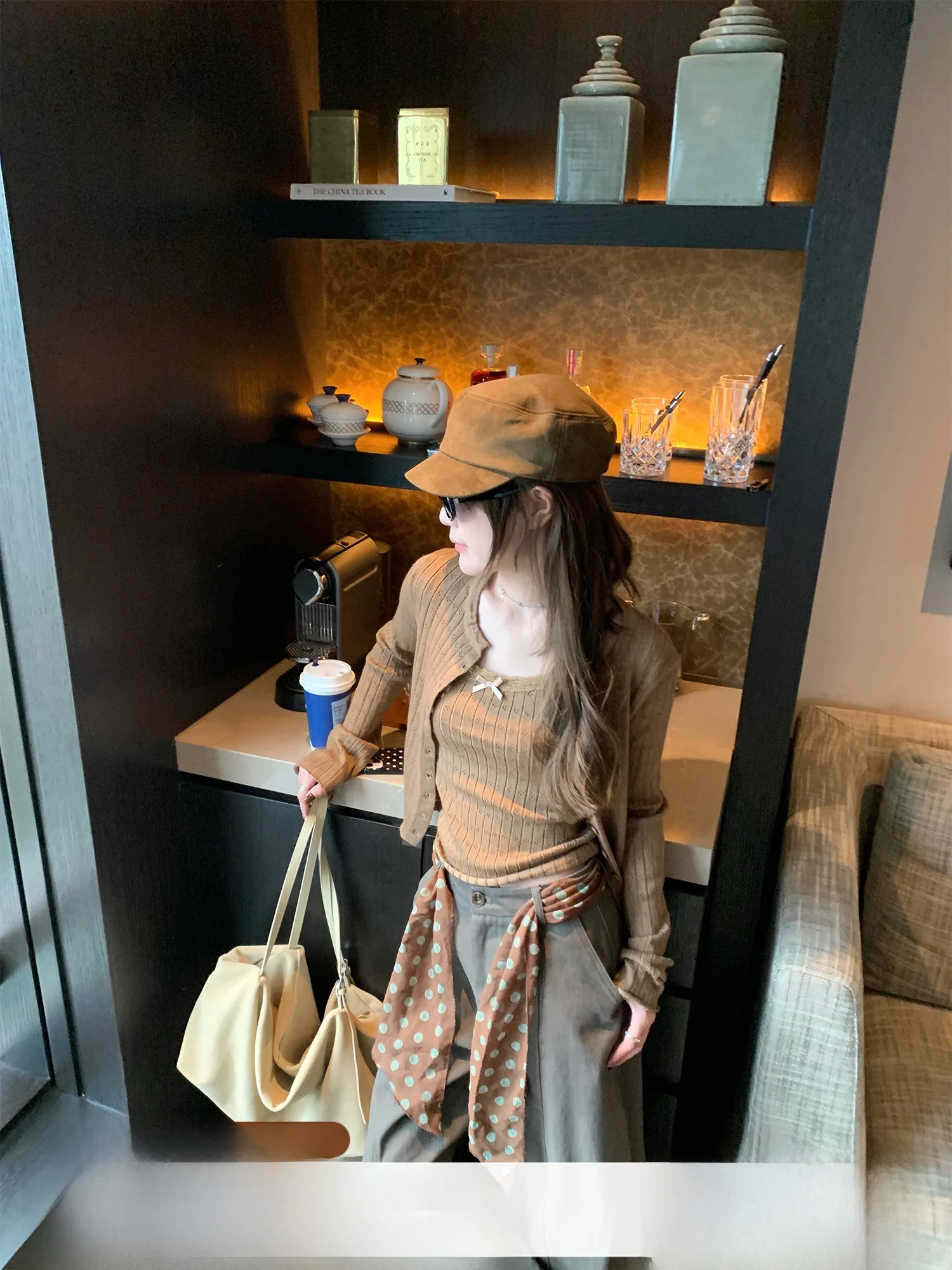 Комплект из вязаного топа с вырезами и майки для женщин: весенний модный комплект с коротким и длинным рукавом, а также открытый кардиган
Комплект из вязаного топа с вырезами и майки для женщин: весенний модный комплект с коротким и длинным рукавом, а также открытый кардиган