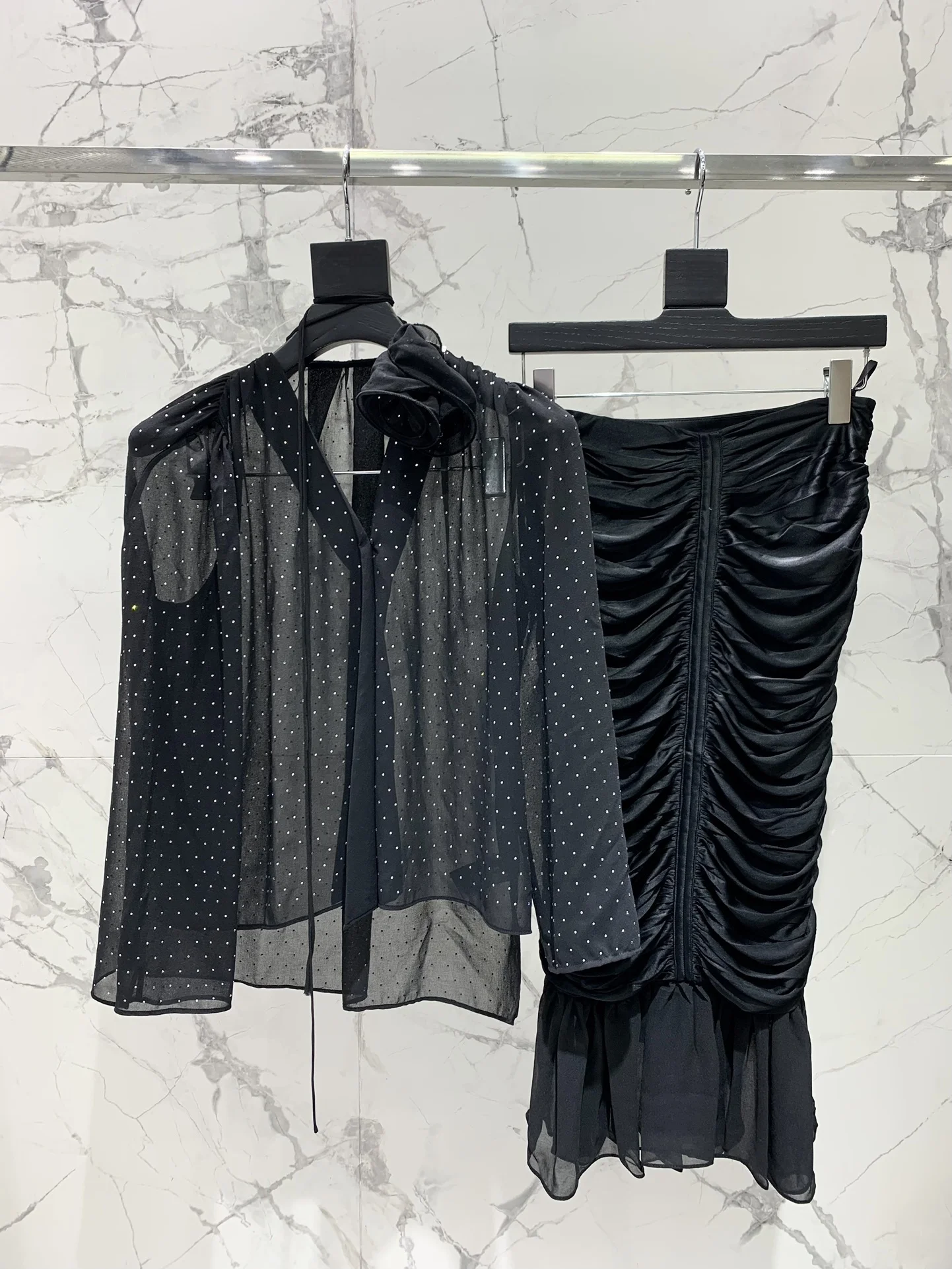 25 Summer Ladies' fashionable floral rhinestone shirt Female Clothing Shirt Top Women Blouse Women Clothing Woman Clothes
25 Summer Ladies' fashionable floral rhinestone shirt Female Clothing Shirt Top Women Blouse Women Clothing Woman Clothes