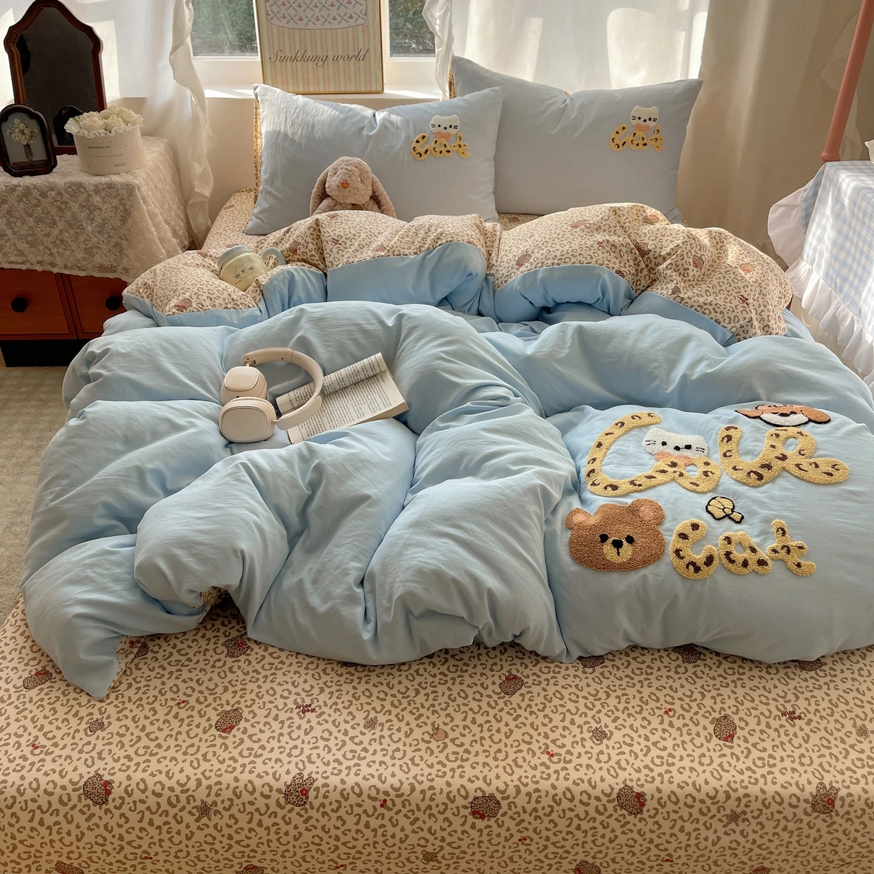 Cute Cat Bear Bedding Set Towel Embroidery Soft Duvet Cover Set Leopard Bed Sheet Pillowcases Twin Queen King Bed Linen sets
Cute Cat Bear Bedding Set Towel Embroidery Soft Duvet Cover Set Leopard Bed Sheet Pillowcases Twin Queen King Bed Linen sets