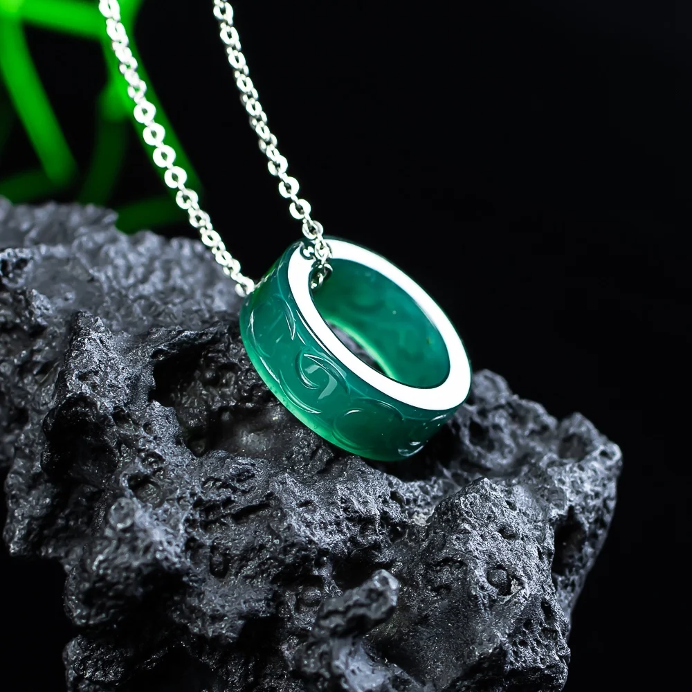 Колье-амулет из бирманского нефрита, круглый кулон, роскошный дизайнерский аксессуар из натурального нефрита, серебро 925 пробы, подарок для женщин
Колье-амулет из бирманского нефрита, круглый кулон, роскошный дизайнерский аксессуар из натурального нефрита, серебро 925 пробы, подарок для женщин