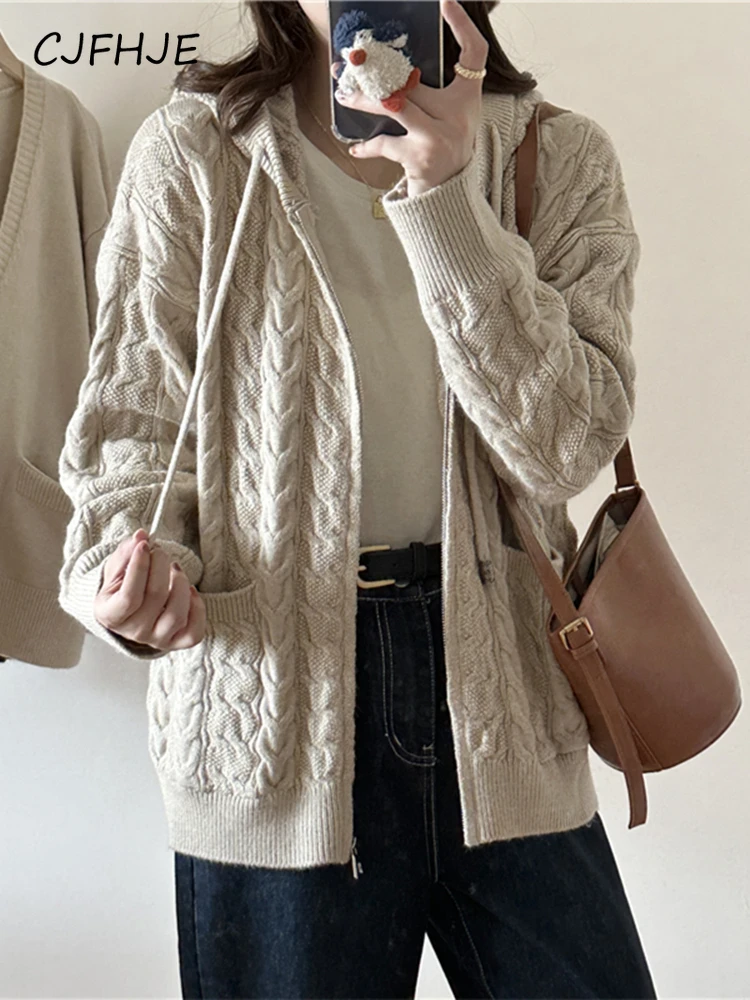 CJFHJE New Women's Solid Color Hooded Sweater Coat Cardigan Winter Korean Fashion Retro Women Loose Slim Zipper Knit Coat
CJFHJE New Women's Solid Color Hooded Sweater Coat Cardigan Winter Korean Fashion Retro Women Loose Slim Zipper Knit Coat