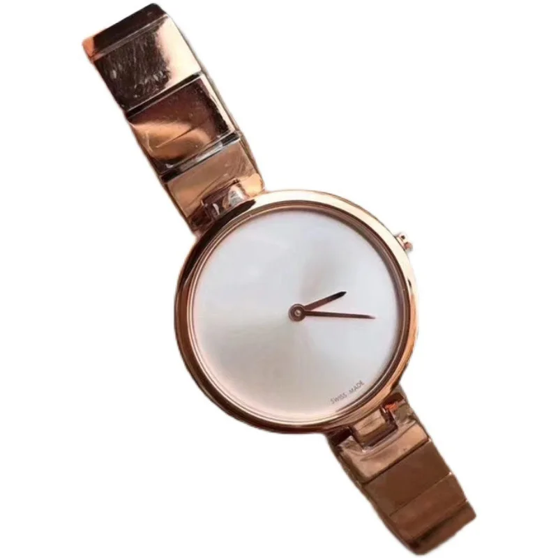 Женские часы со швейцарским кварцевым механизмом и маленьким циферблатом. Новые женские студенческие часы с двумя контактами и простым темпераментом.
Женские часы со швейцарским кварцевым механизмом и маленьким циферблатом. Новые женские студенческие часы с двумя контактами и простым темпераментом.