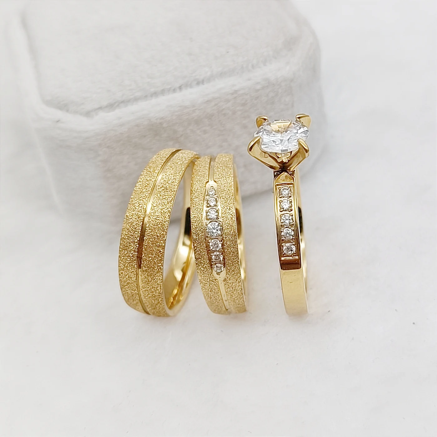 Wholesale 3pcs Promise Wedding Engagement Rings Sets For Men and Women Designer 18k Gold Plated Jewery Couples Ring
Wholesale 3pcs Promise Wedding Engagement Rings Sets For Men and Women Designer 18k Gold Plated Jewery Couples Ring