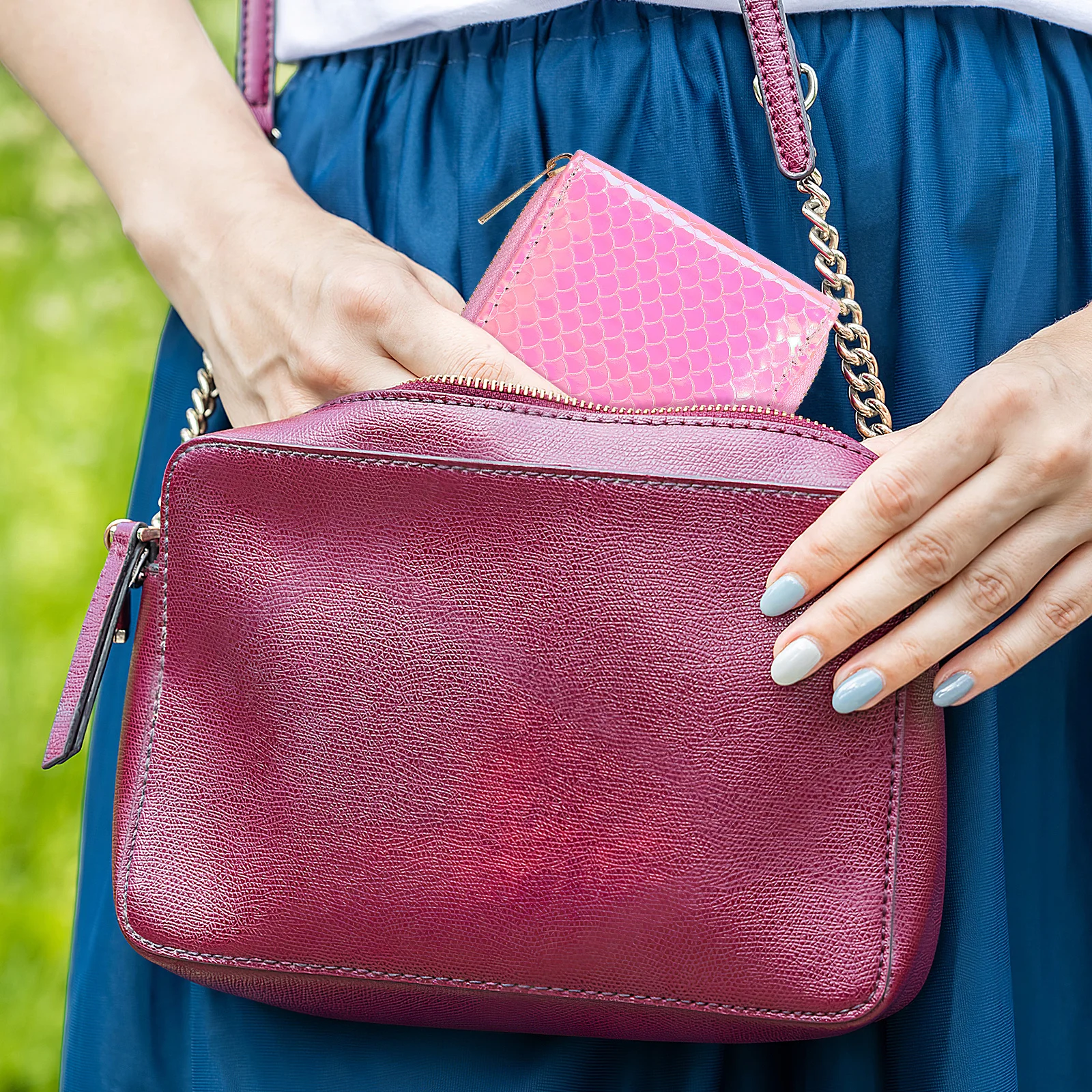 Mermaid Coin Wallet Slim Lightweight Zippered Small Purses for Women Girls Travel Bag Hold Coins Cash USB Key Lipstick Candies 
Mermaid Coin Wallet Slim Lightweight Zippered Small Purses for Women Girls Travel Bag Hold Coins Cash USB Key Lipstick Candies