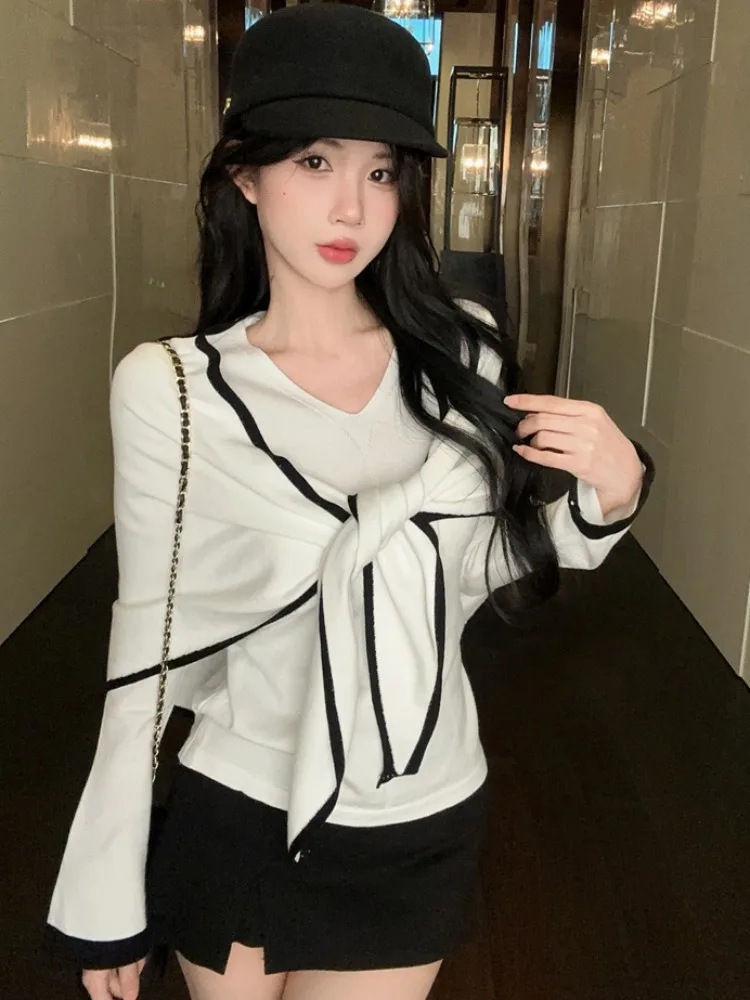 Korean Style Long Sleeve Knitted Sweater Women's Shoulder Wrap Color Block Slimming Fashionable Top for Autumn Season
Korean Style Long Sleeve Knitted Sweater Women's Shoulder Wrap Color Block Slimming Fashionable Top for Autumn Season