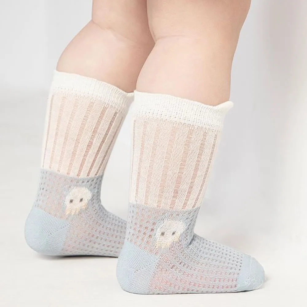 Children's socks mesh thin sweet and lovely girl tube breathable student socks in summer.
Children's socks mesh thin sweet and lovely girl tube breathable student socks in summer.