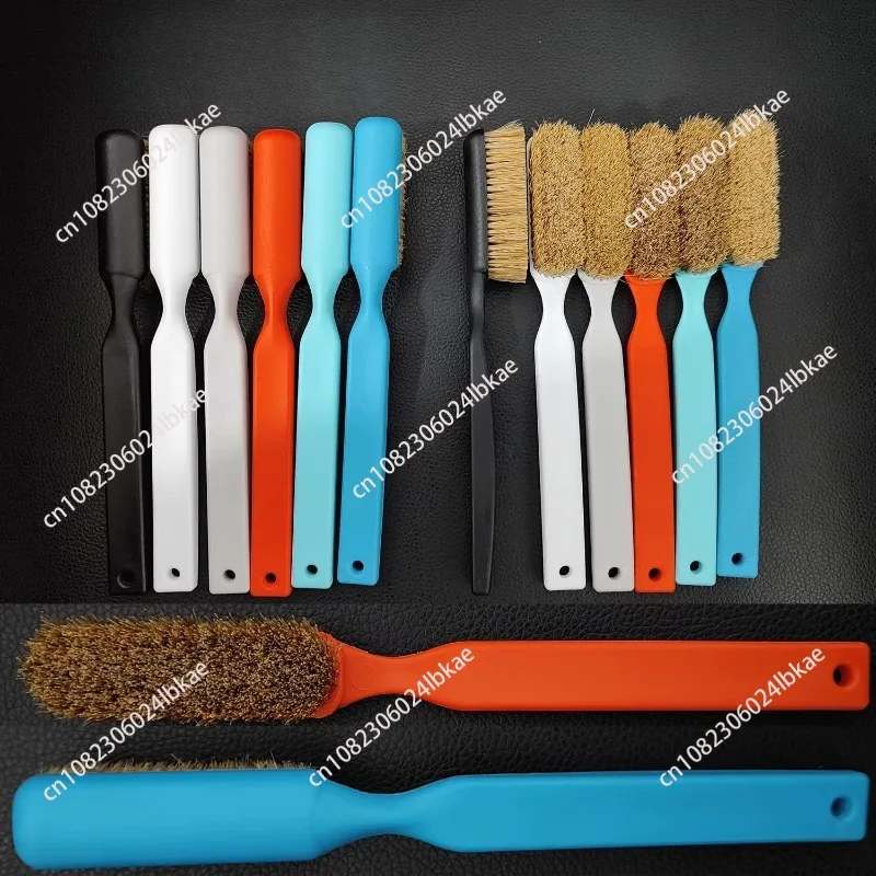 Six-color eco-friendly natural bristle plastic bouldering brush for gym climbing
Six-color eco-friendly natural bristle plastic bouldering brush for gym climbing