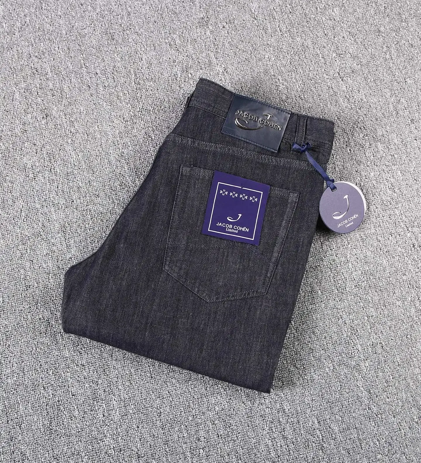 BILLIONAIRE BLSK CPRT Jeans Thin Cotton Men 2025 Spring Summer new Embroidery zipper casual straight Big size 30-40 Pants
BILLIONAIRE BLSK CPRT Jeans Thin Cotton Men 2025 Spring Summer new Embroidery zipper casual straight Big size 30-40 Pants