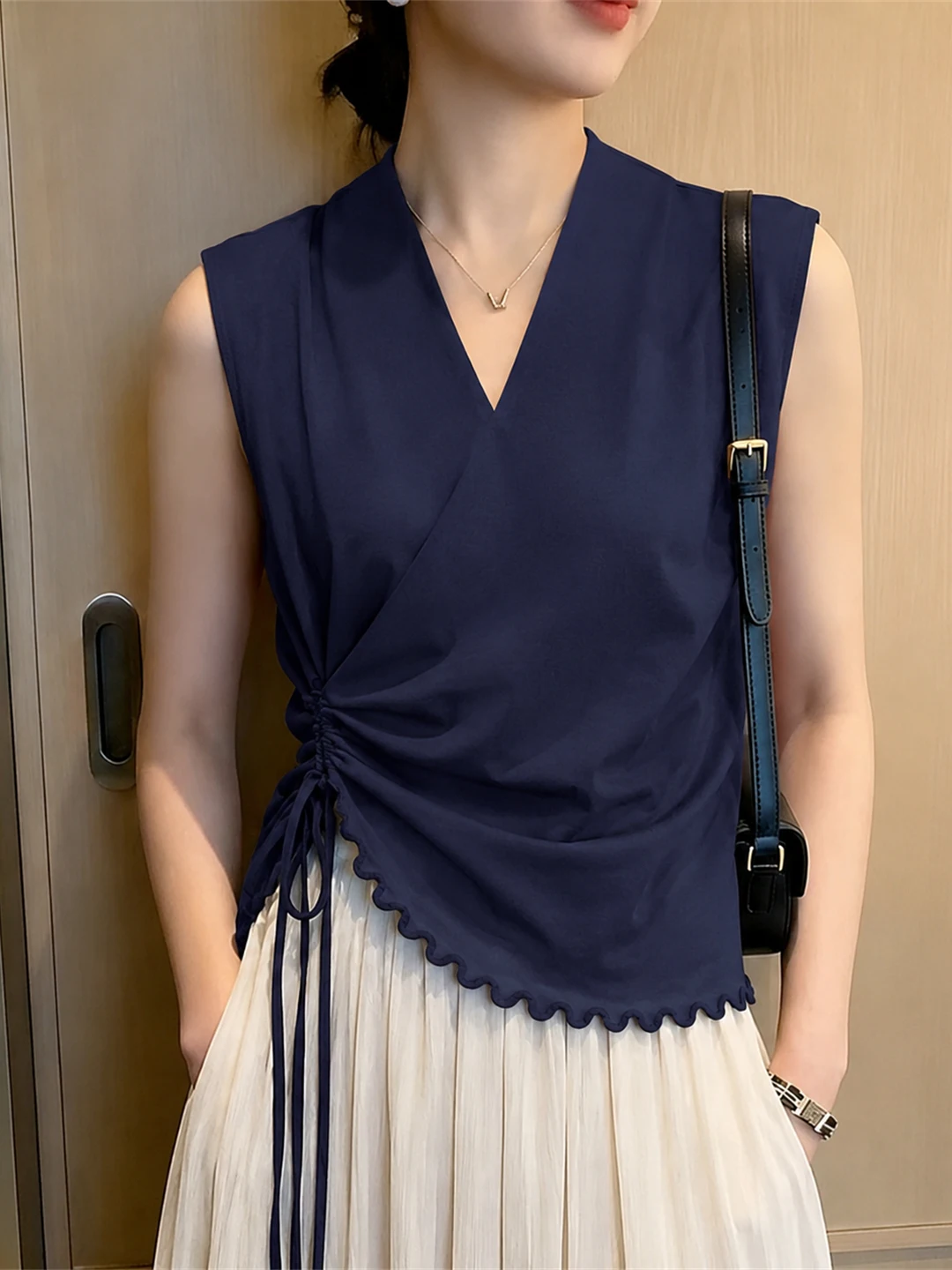 Korean Style V-Neck Asymmetrical Sleeveless Top Belted Slimming Summer Commute Style Women's Fashion plus Size Inner Wear
Korean Style V-Neck Asymmetrical Sleeveless Top Belted Slimming Summer Commute Style Women's Fashion plus Size Inner Wear