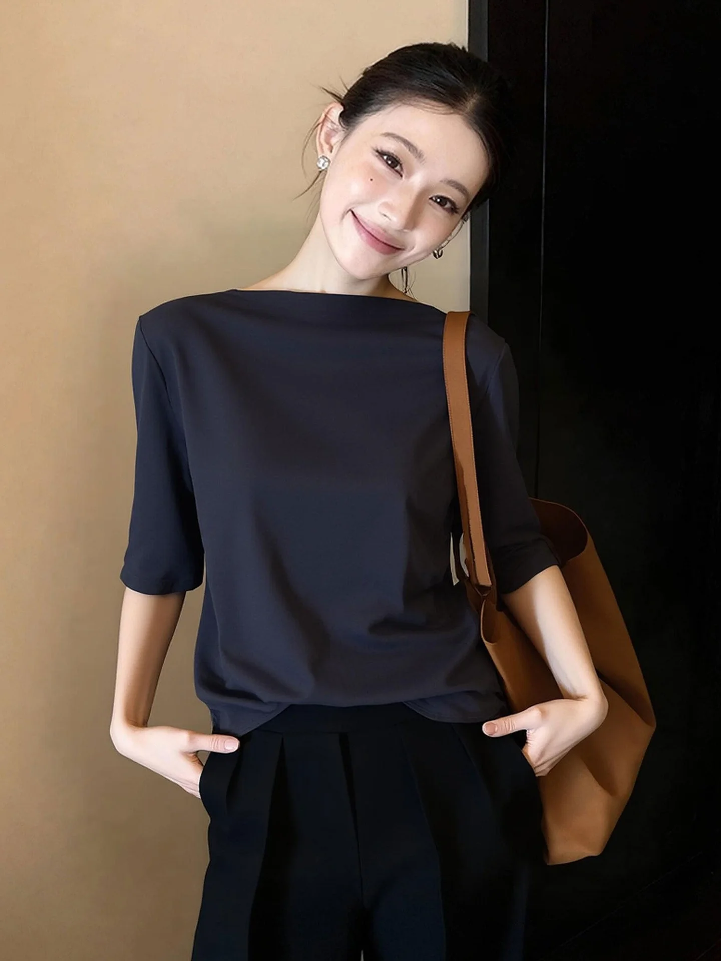 Elegant Pure Color Short Sleeve Women's T-shirt Korean Style Versatile Top Slimming Spring Summer Fashion Commute Style
Elegant Pure Color Short Sleeve Women's T-shirt Korean Style Versatile Top Slimming Spring Summer Fashion Commute Style