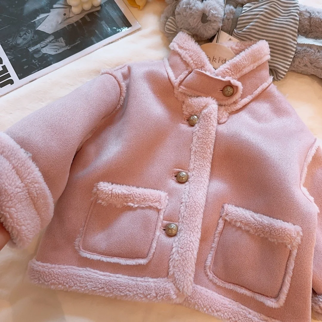 Coat New Girl Lamb Loose Autumn Winter Lapel Collar Coat Warm Thickening Tops Simple Fashion 2024 Button Simple Children
Coat New Girl Lamb Loose Autumn Winter Lapel Collar Coat Warm Thickening Tops Simple Fashion 2024 Button Simple Children