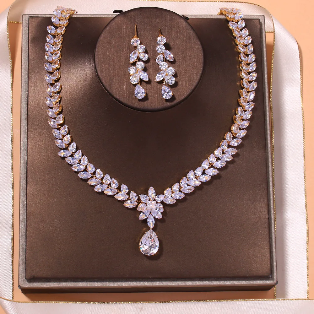Zircon Wedding Earrings Luxury Bride Jewelry set Fashion Women's jewelry Gold Plated Accessory
Zircon Wedding Earrings Luxury Bride Jewelry set Fashion Women's jewelry Gold Plated Accessory