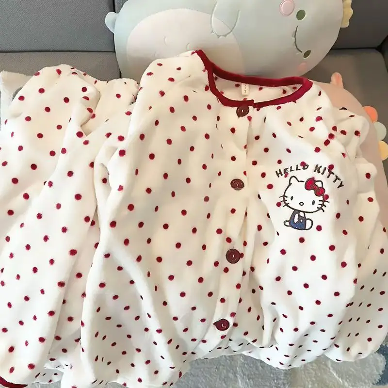 Теплый зимний пижамный комплект, милая бархатная домашняя одежда «Hello Kitty», одежда для сна с героями мультфильмов для девочек, модная мягкая удобная ночная рубашка
Теплый зимний пижамный комплект, милая бархатная домашняя одежда «Hello Kitty», одежда для сна с героями мультфильмов для девочек, модная мягкая удобная ночная рубашка