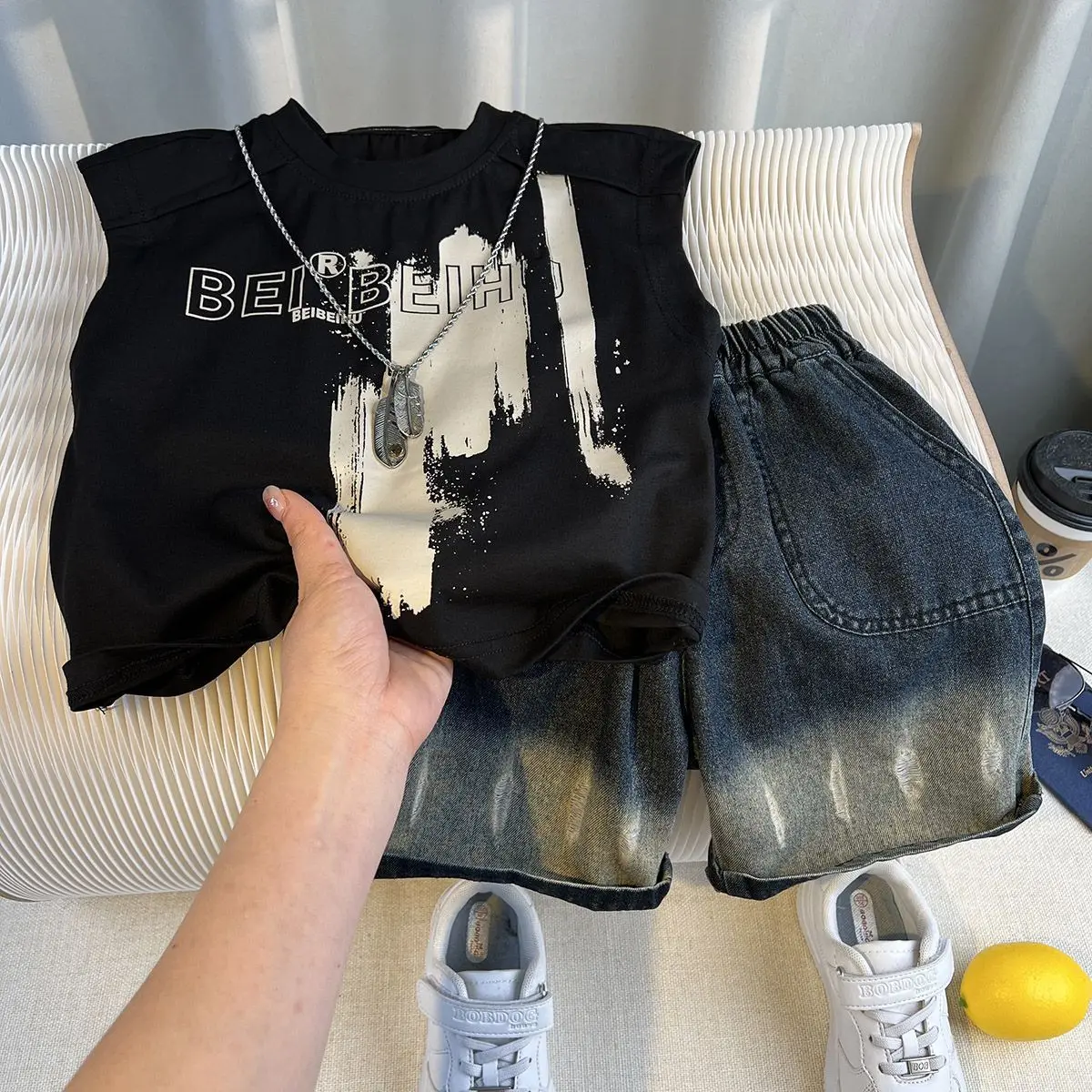 Korean version of the fashion boys vest suit summer 2026 new handsome children's summer baby sleeveless clothes
Korean version of the fashion boys vest suit summer 2026 new handsome children's summer baby sleeveless clothes
