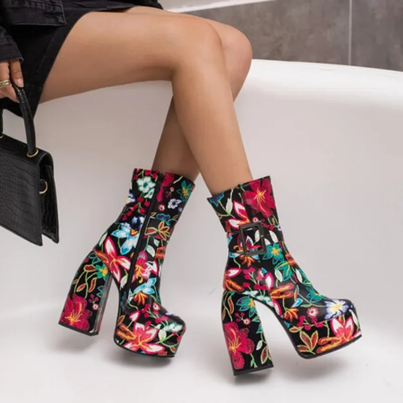 Fashion Winter Embroider Floral Punk Style Ankle Boots Ultra-High Platform Block Heel Metal Belt Buckle Catwalk Shoes Women
Fashion Winter Embroider Floral Punk Style Ankle Boots Ultra-High Platform Block Heel Metal Belt Buckle Catwalk Shoes Women