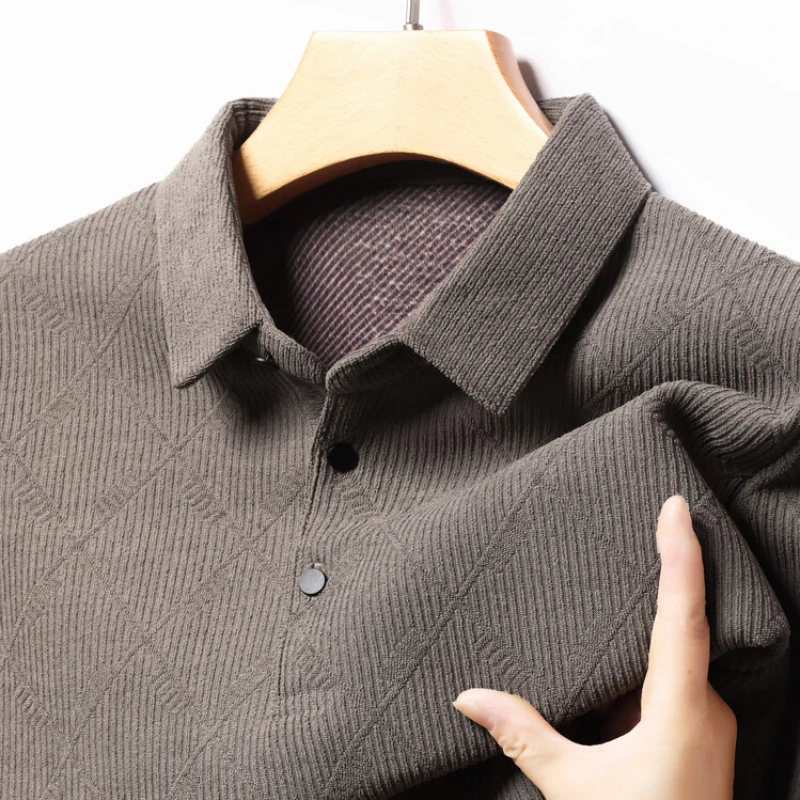 Thickened Autumn and Winter Warm Geometric Pattern POLO Daily Leisure Men's Commuting Long-sleeved Plus Velvet Lapel T-shirt.
Thickened Autumn and Winter Warm Geometric Pattern POLO Daily Leisure Men's Commuting Long-sleeved Plus Velvet Lapel T-shirt.