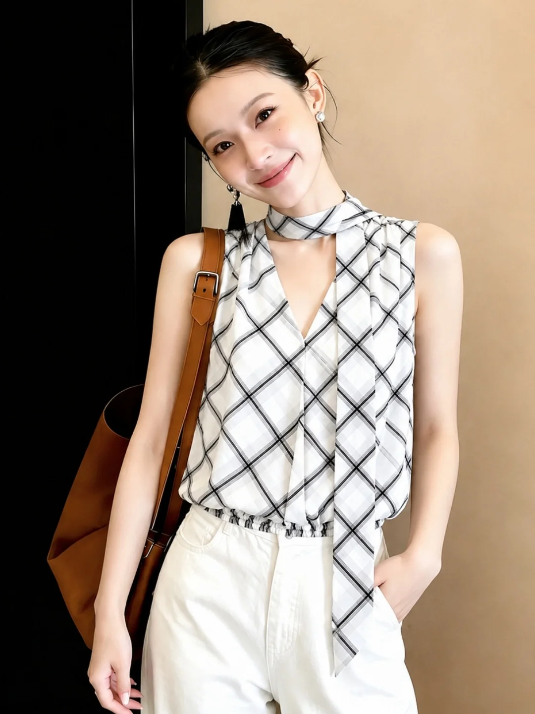 Korean Style Plaid Neck Hanging Vest Women's Summer Slimming Sleeveless Top with Sash Design High End Fashion Outerwear
Korean Style Plaid Neck Hanging Vest Women's Summer Slimming Sleeveless Top with Sash Design High End Fashion Outerwear