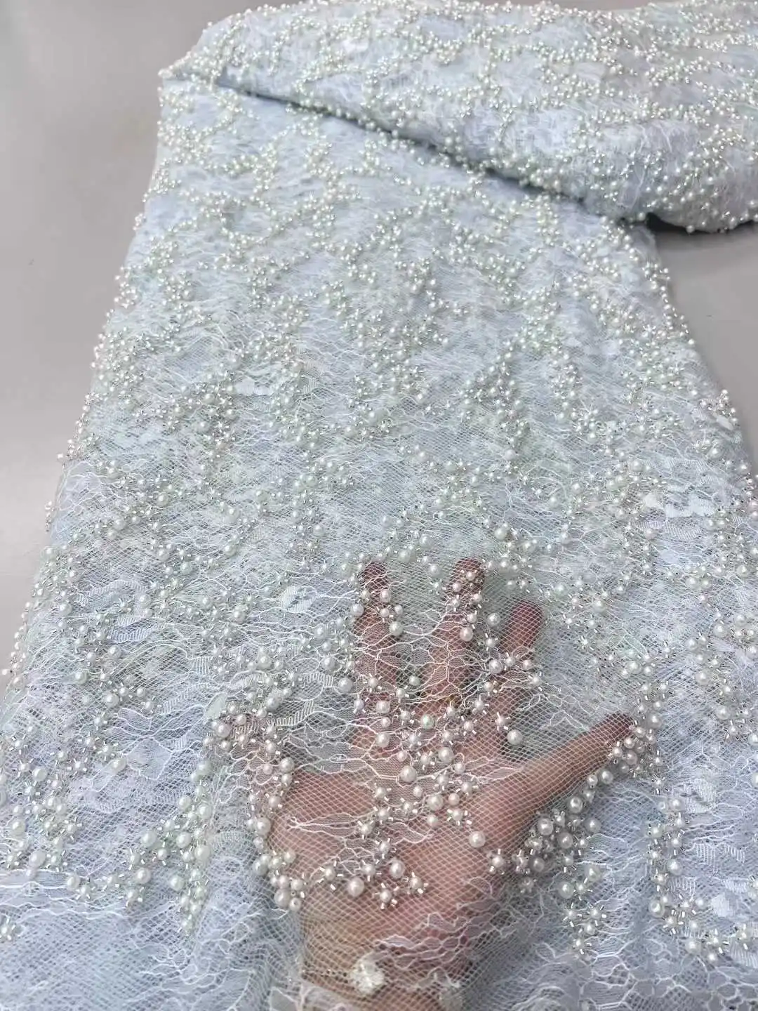 Роскошная африканская 3D мягкая кружевная ткань, высококачественный французский материал с блестками, нигерийские бусины, материал для женских вечерних свадебных платьев
Роскошная африканская 3D мягкая кружевная ткань, высококачественный французский материал с блестками, нигерийские бусины, материал для женских вечерних свадебных платьев