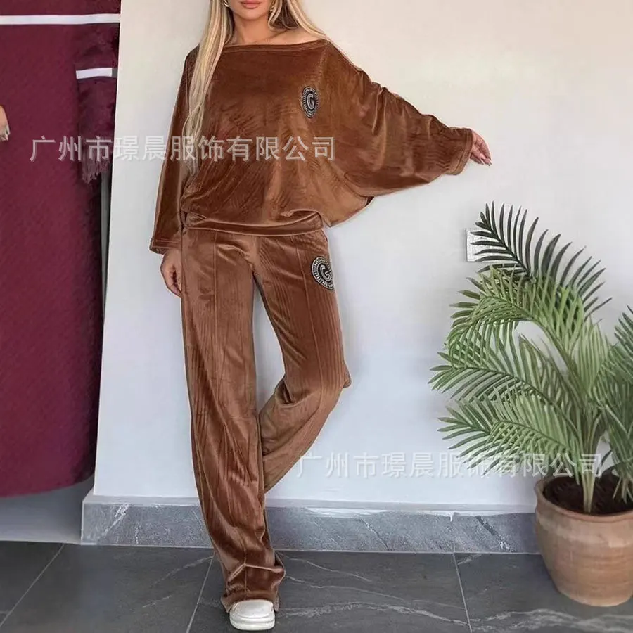 Bat Sleeve Golden Velvet Casual Two-piece Set 2025 Fashion High Street Women's Clothing Spring And Autumn New One-word Shoulder
Bat Sleeve Golden Velvet Casual Two-piece Set 2025 Fashion High Street Women's Clothing Spring And Autumn New One-word Shoulder