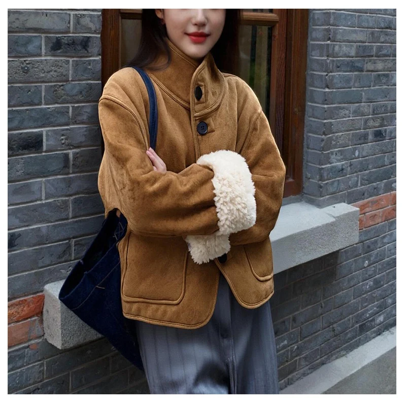 2025 Winter New Reversible Lamb Fleece and Leather Retro Fashion Short Warm Jacket
2025 Winter New Reversible Lamb Fleece and Leather Retro Fashion Short Warm Jacket