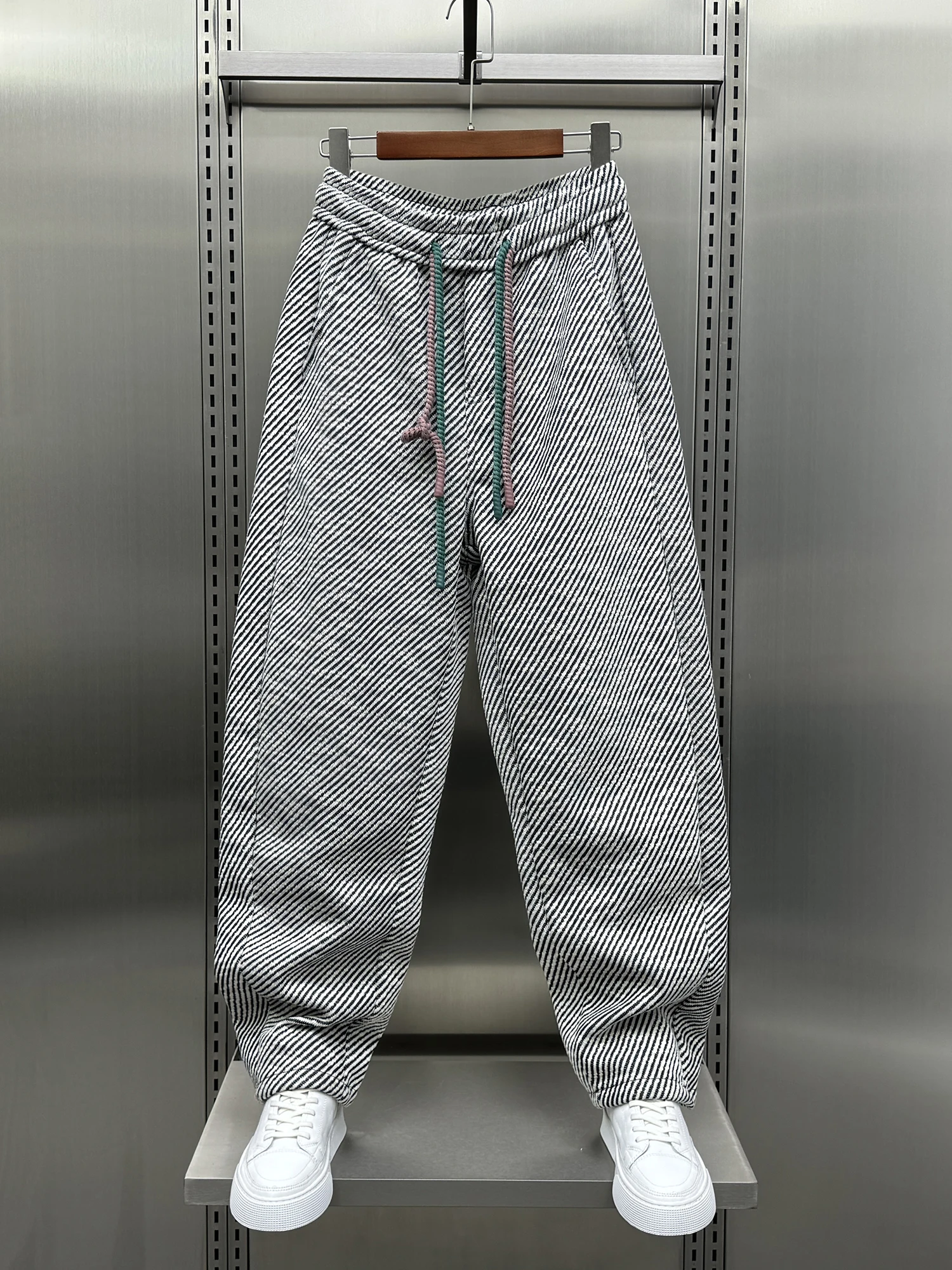 Модные молодежные спортивные брюки прямого кроя, осенне-зимние, повседневные, свободного кроя, модель M, удобные, дышащие, для повседневной носки
Модные молодежные спортивные брюки прямого кроя, осенне-зимние, повседневные, свободного кроя, модель M, удобные, дышащие, для повседневной носки