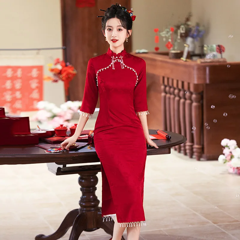 Red New Chinese style Improved Cheongsam Young Women Retro Slim Long Sleeve Bridal Wedding Qipao Dress
Red New Chinese style Improved Cheongsam Young Women Retro Slim Long Sleeve Bridal Wedding Qipao Dress