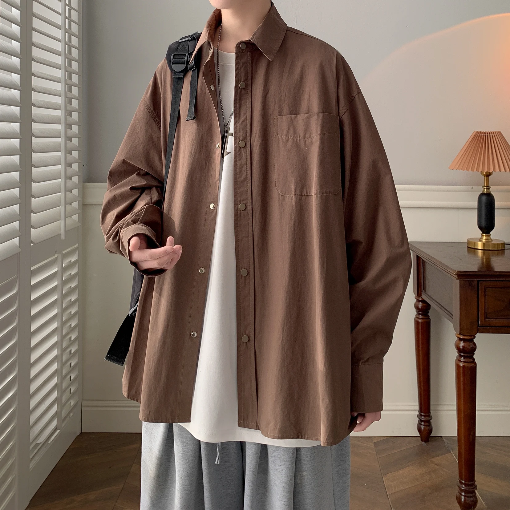 Мужская рубашка в стиле ретро, американская, с длинным рукавом, весенне-осенняя, тонкая, с защитой от солнца, повседневная, свободного кроя
Мужская рубашка в стиле ретро, американская, с длинным рукавом, весенне-осенняя, тонкая, с защитой от солнца, повседневная, свободного кроя