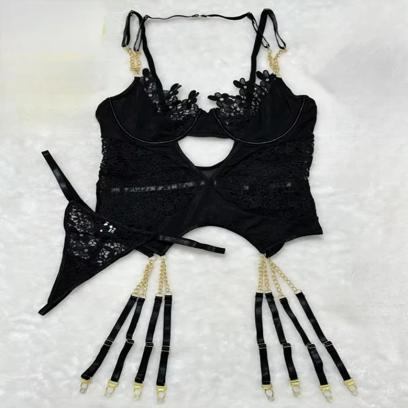 High-end lace hollow-out three-dimensional bikini set in black, alluring and sexy underwear
High-end lace hollow-out three-dimensional bikini set in black, alluring and sexy underwear