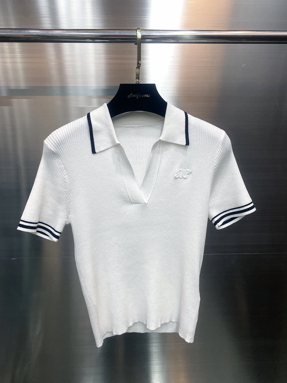 Summer 2025 Ice Silk Knitted ort Sve T-irt Slim Fit Collar Base Layer Top Quali Simple Design Commute Sle
Summer 2025 Ice Silk Knitted ort Sve T-irt Slim Fit Collar Base Layer Top Quali Simple Design Commute Sle