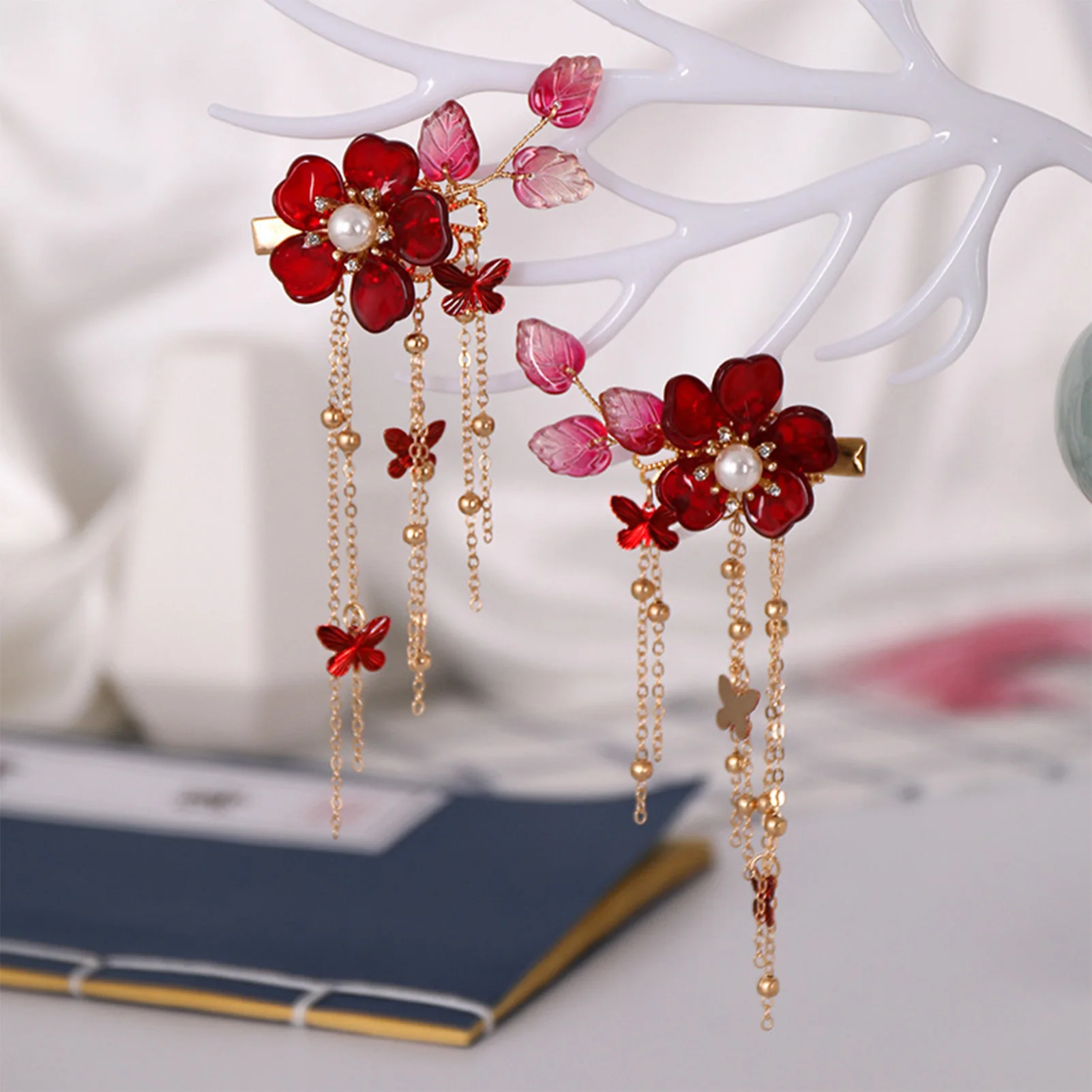 2pcs Red Flower Hairpins Safflower Hair Clips Tassel Crystal Flower Long Tassels Headwear Vintage Hair Barrettes for Bride
2pcs Red Flower Hairpins Safflower Hair Clips Tassel Crystal Flower Long Tassels Headwear Vintage Hair Barrettes for Bride
