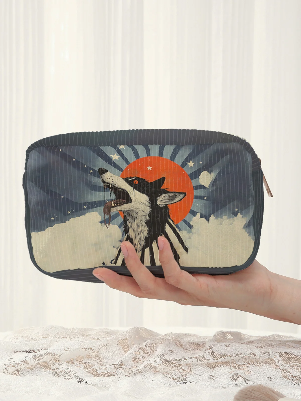 Винтажный постер с изображением рычащего волка, иллюстрация, косметичка, большая вместительная дорожная сумка для туалетных принадлежностей, женская сумка для макияжа
Винтажный постер с изображением рычащего волка, иллюстрация, косметичка, большая вместительная дорожная сумка для туалетных принадлежностей, женская сумка для макияжа