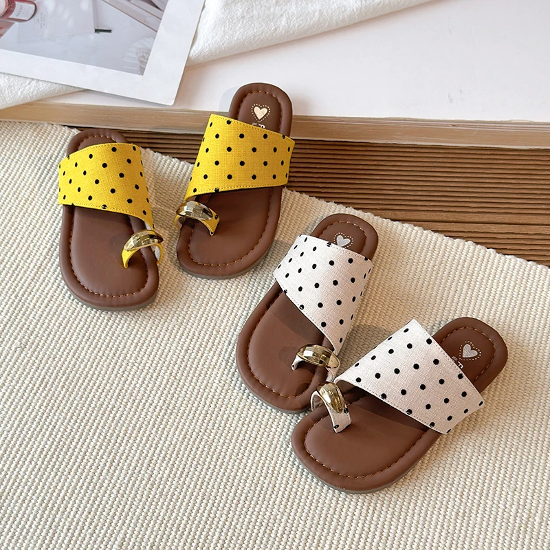 Kids Polka Dot Flip Flops Summer Open Toe Sandals with Metal Buckle Non-slip Soft Sole Beach Slippers for Girls 2026 New 26-36
Kids Polka Dot Flip Flops Summer Open Toe Sandals with Metal Buckle Non-slip Soft Sole Beach Slippers for Girls 2026 New 26-36