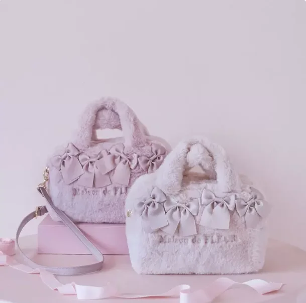 Japanese Sweet Autumn Winter Plush Love Lolita Small Square Bag Women's Niche Versatile Messenger Bag Girl Heart Handbag Pink
Japanese Sweet Autumn Winter Plush Love Lolita Small Square Bag Women's Niche Versatile Messenger Bag Girl Heart Handbag Pink