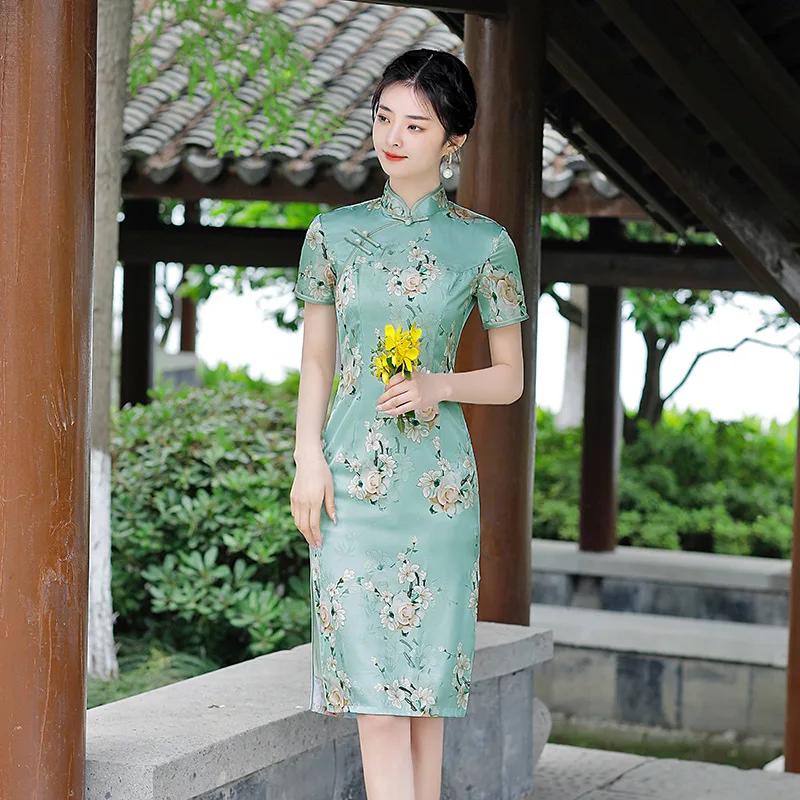2022 New Green Stand Collar Chiffon Cheongsam Improved Jacquard Girl Retro Slim Chinese Traditional Qipao Dress for Women
2022 New Green Stand Collar Chiffon Cheongsam Improved Jacquard Girl Retro Slim Chinese Traditional Qipao Dress for Women