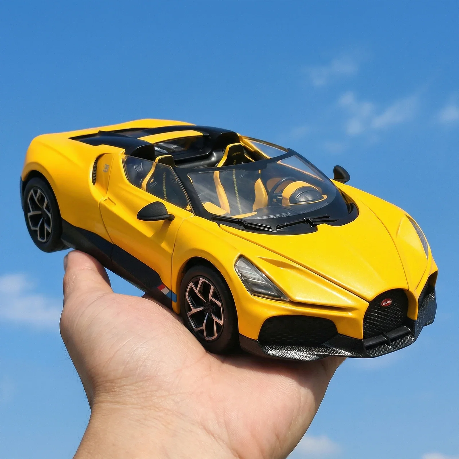 1:32 Bugatti Mistral Super Sports Car Alloy Metal Diecast Model Car Home Decoration & Collectibles Hobby Display Ornaments Gifts
1:32 Bugatti Mistral Super Sports Car Alloy Metal Diecast Model Car Home Decoration & Collectibles Hobby Display Ornaments Gifts