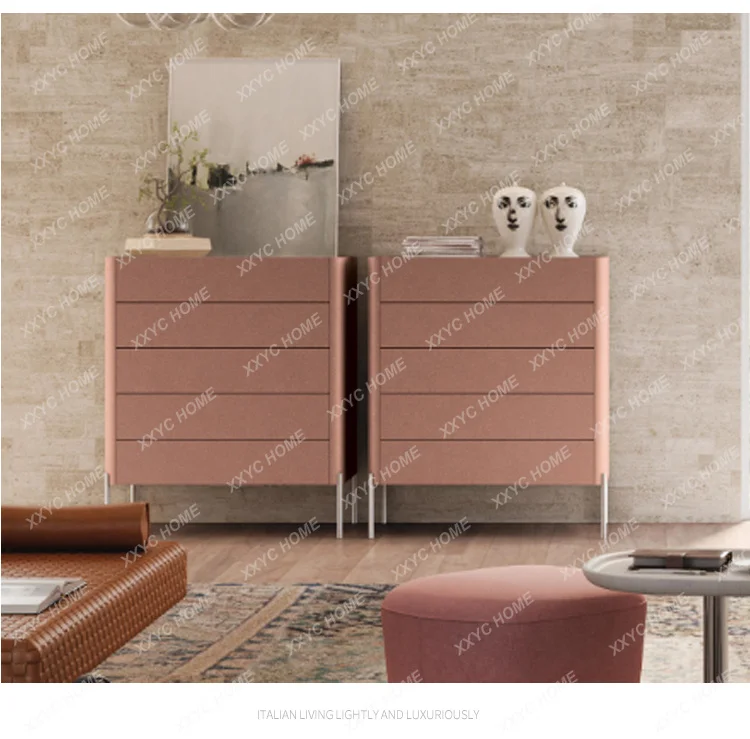 L light luxury chest, four-bucket chest of drawers with minimalist paint on the bedroom wall
L light luxury chest, four-bucket chest of drawers with minimalist paint on the bedroom wall