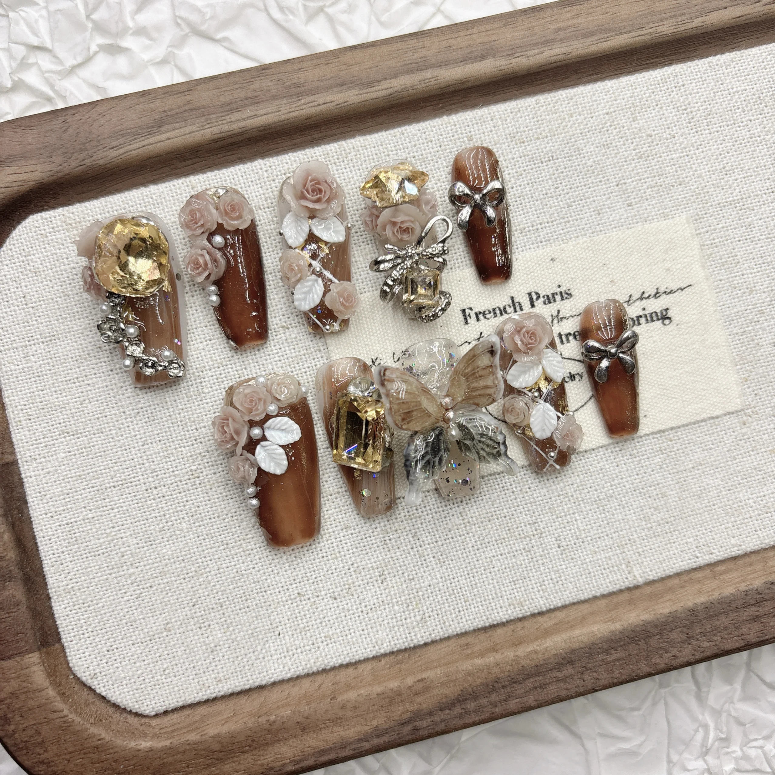 French Pastoral Style Caramel Pink Nail Patches Lightweight Resin 3D Rose Pearl Accessories Long Lasting for Afternoon Tea Outfi
French Pastoral Style Caramel Pink Nail Patches Lightweight Resin 3D Rose Pearl Accessories Long Lasting for Afternoon Tea Outfi